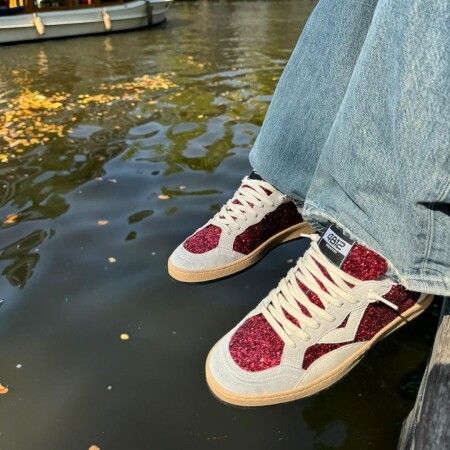 Laat je opvallen met deze rode glitter sneakers van 4B12 – een...